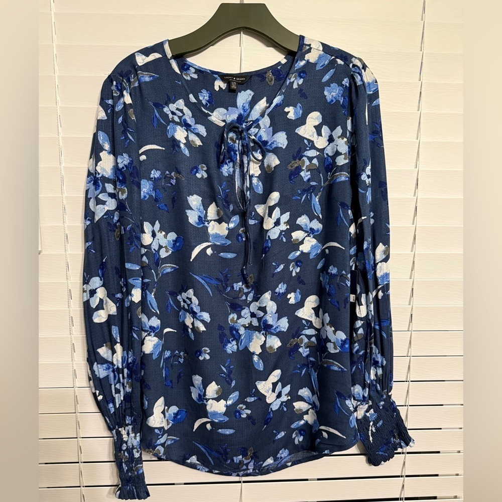 NWT  Lucky Brand Blue floral print blouse Size Large